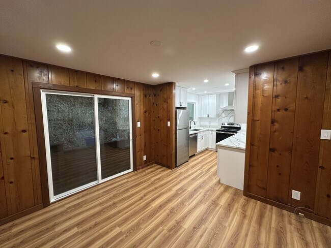 Foto del edificio - 1743 S Fitch Mountain Rd