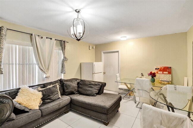 Foto del edificio - 450 NE 158th St