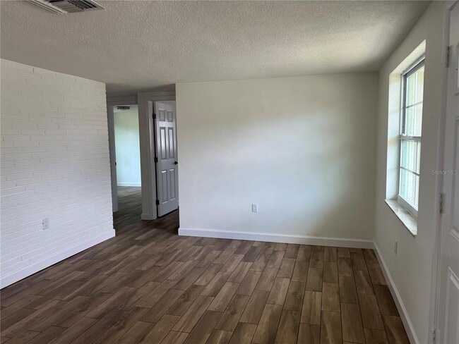Building Photo - 7315 Brentwood Dr