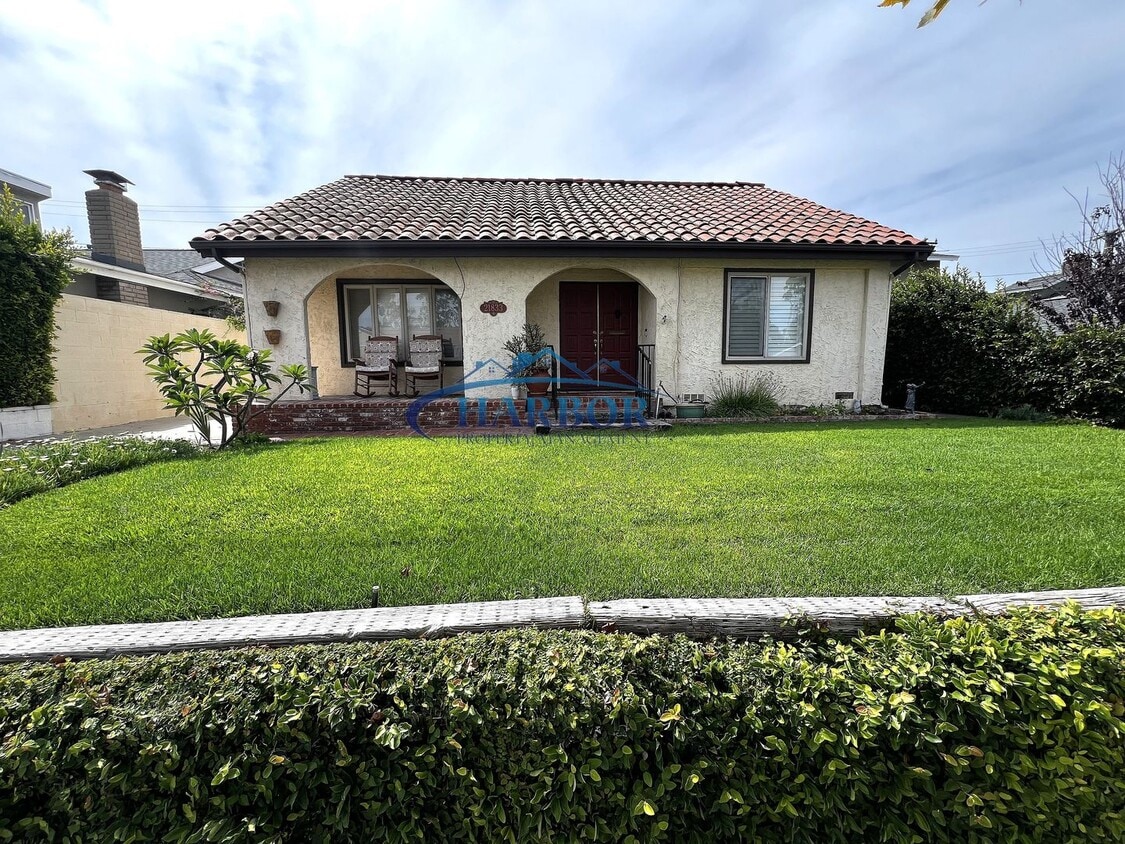 Primary Photo - Beautiful 4-Bedroom Home with Canyon Views...