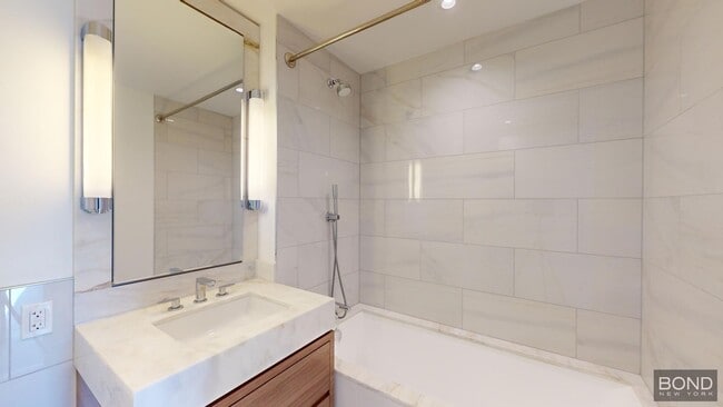 Building Photo - 675 W 59th St
