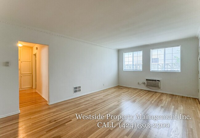 Foto del edificio - 244 S Doheny Dr