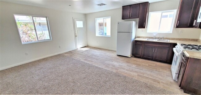 Building Photo - 808 Emerson Ave