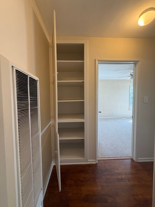 Foto del edificio - 4222 Russell Ave