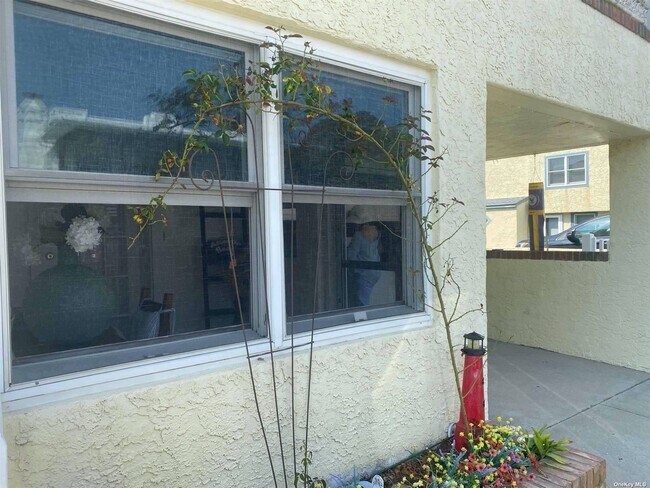 Foto del edificio - 3 Clayton Ave