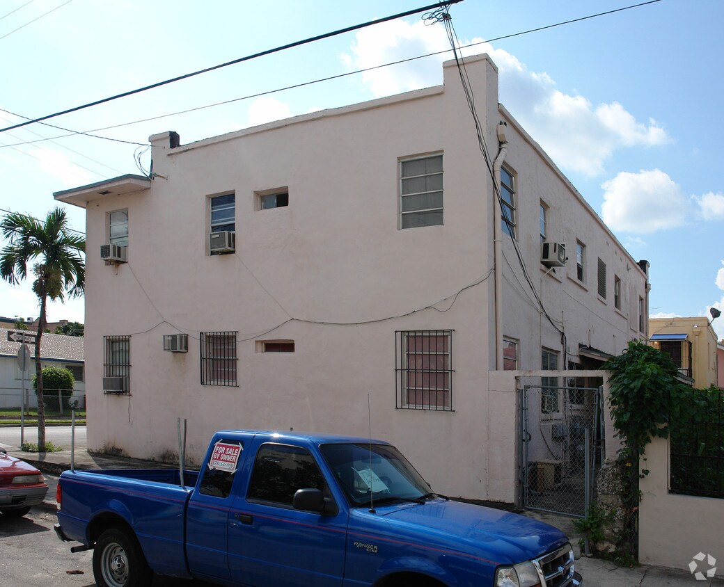 Building Photo - 402 SW 13th Ave