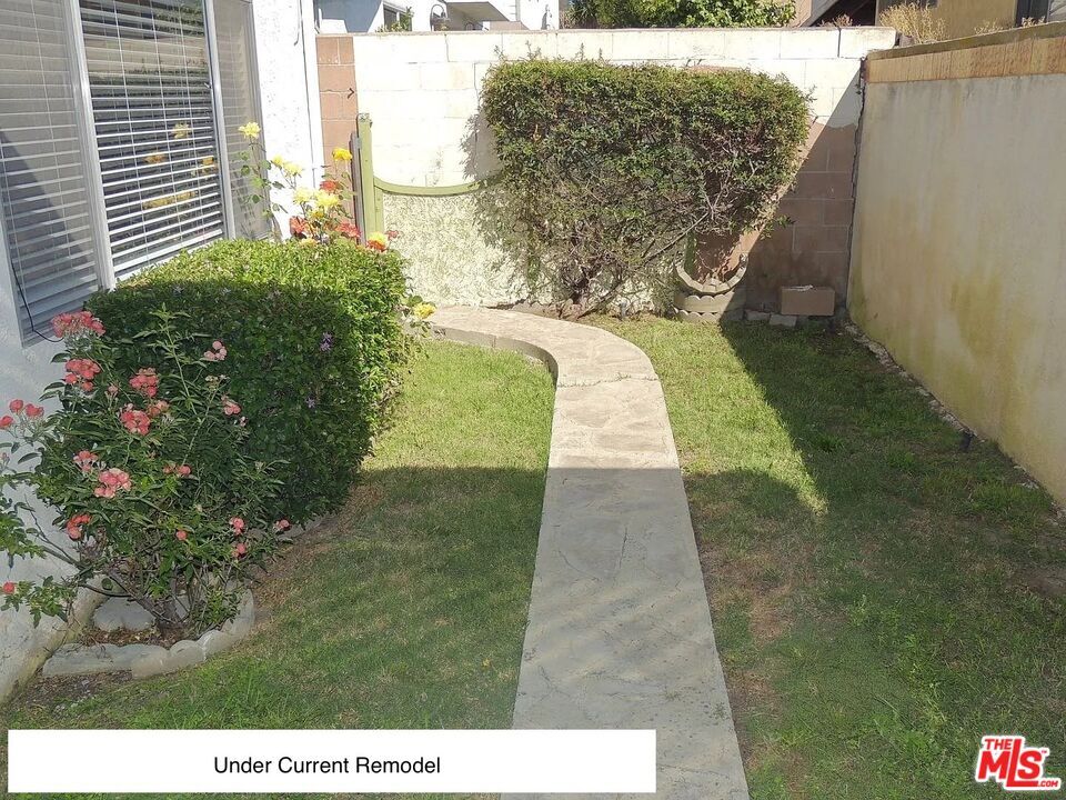 Building Photo - 2214 Dufour Ave