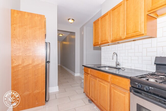 Foto del edificio - 1579 Sterling Pl