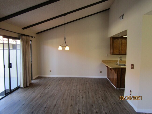 Building Photo - M39120