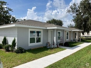 Building Photo - 363 Poinsettia Ave