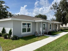 Building Photo - 363 Poinsettia Ave