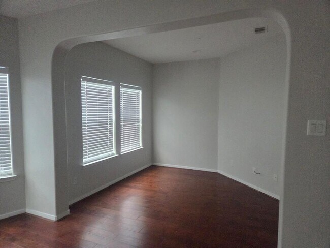 Foto del edificio - 24302 Cornell Park Ln
