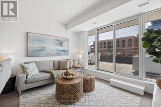Building Photo - 705 Davis Dr