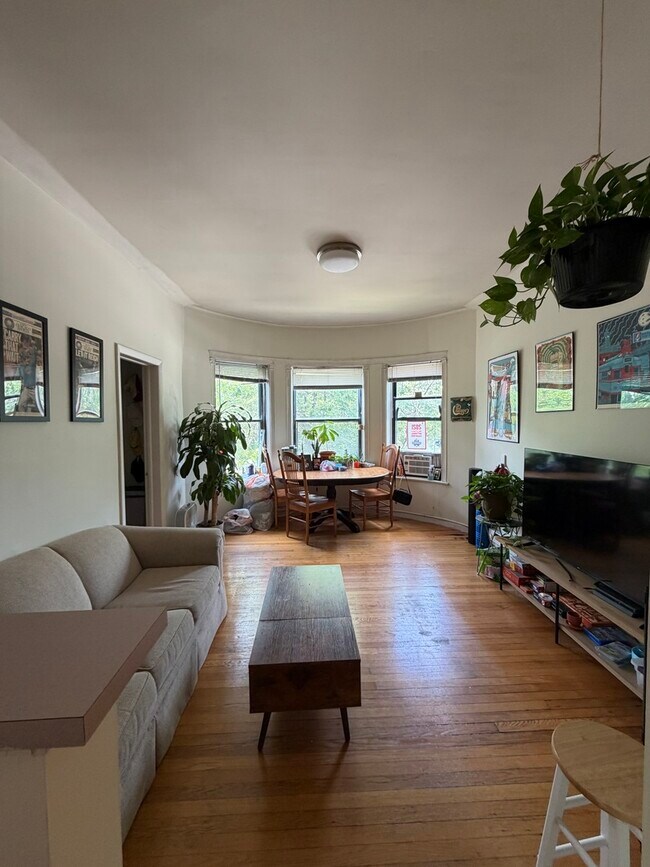 Foto del edificio - 923 W Waveland Ave