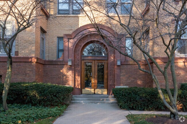 Entrance - 2256-64 N. Lincoln Ave.