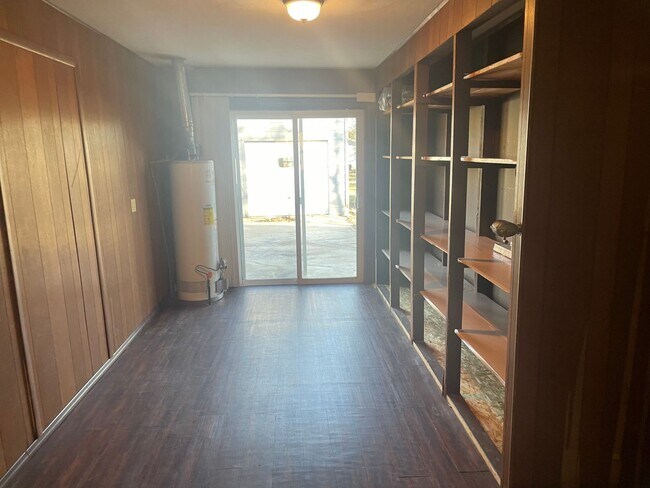 Building Photo - 4 bed 1 bath, with extra large utility are...