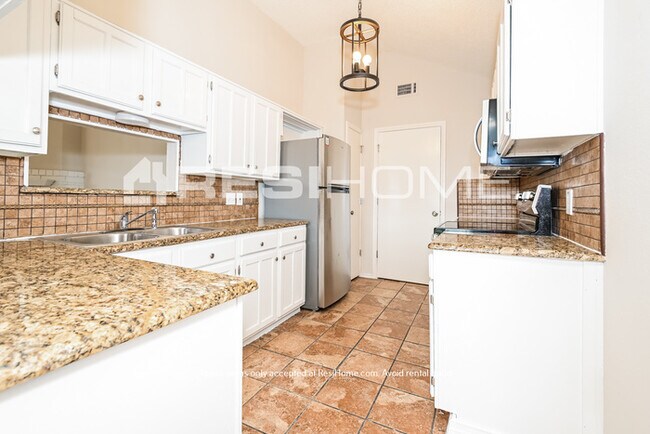 Building Photo - NEWLY RENOVATED HOME FOR RENT!