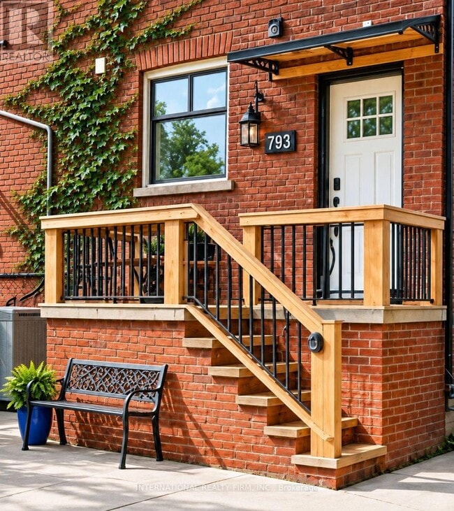 Building Photo - 793 Dufferin St