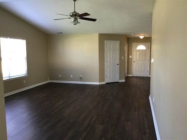 Building Photo - 829 Stonehenge Way