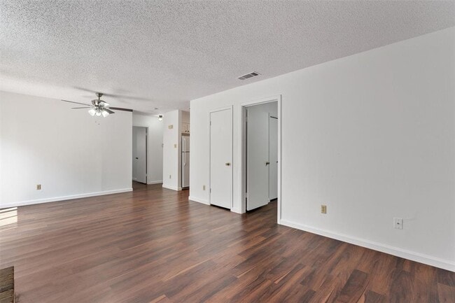 Building Photo - 12900 Hymeadow Dr