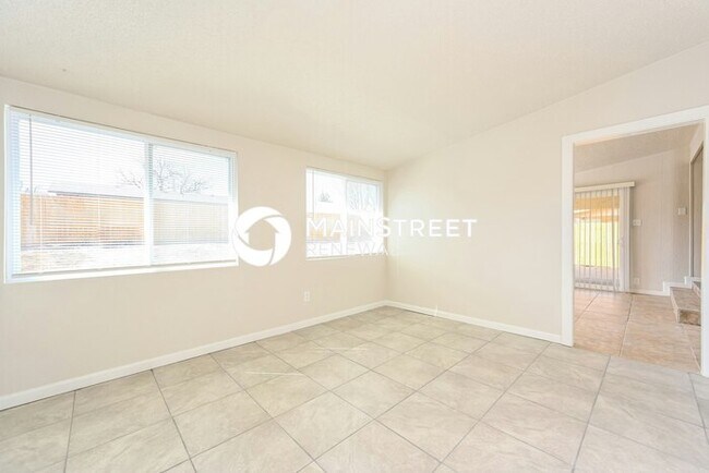 Building Photo - 4 Bedroom Pet-Friendly Home in DENVER, CO with Main Street Renewal