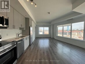 Building Photo - 1480 Bayly St