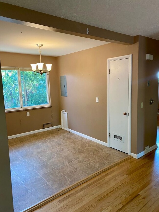Building Photo - Charming 2-Bedroom House with Flatiron Views