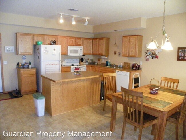 Building Photo - 3 br, 2.5 bath House - 3682 Coon Rapids Bl...