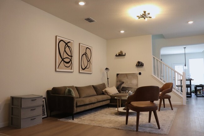 Foto del edificio - 7700 House Finch Dr