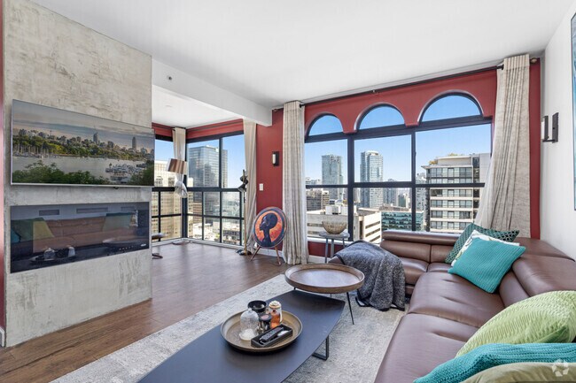 Building Photo - 909 Burrard St