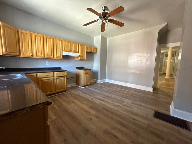 Foto del edificio - Three Bedroom Home In Baltimore With Park ...