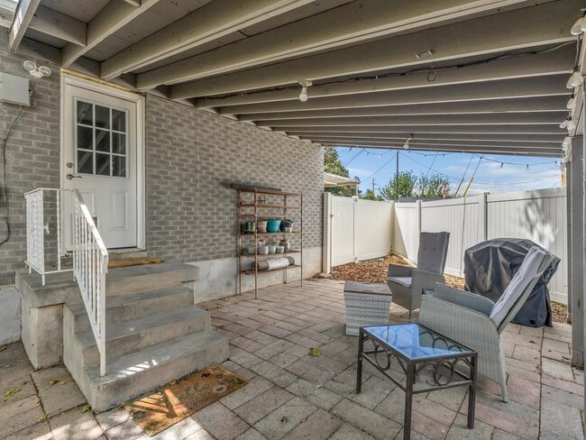 Building Photo - 1795 Gundersen Ln S