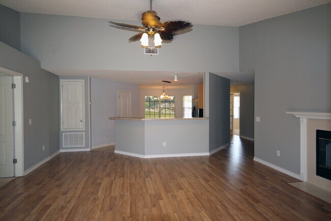 Foto del edificio - Beulah 4BR Home in Audrey Plantation Near Navy Federal with Side-Entry Garage & Fenced Backyard