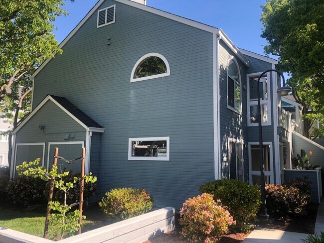 Building Photo - 858 Boardwalk Pl