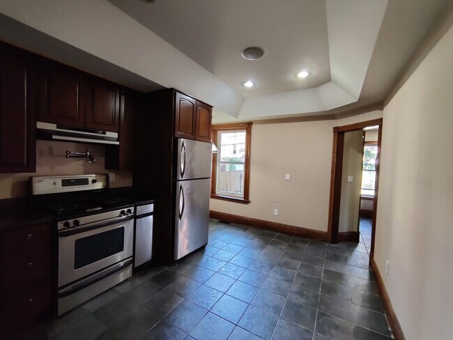 Building Photo - Cleveland Circle Area of Brookline. In-Uni...