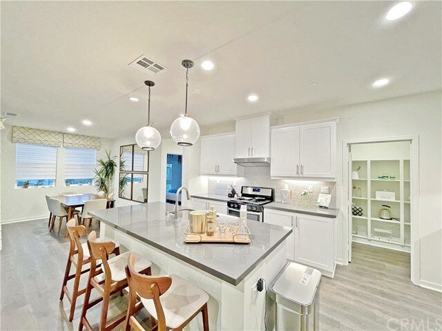 Building Photo - 1176 Epic