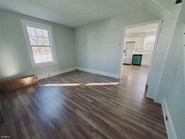 Building Photo - 3 br, 1 bath House - 2 Turnabout Ln
