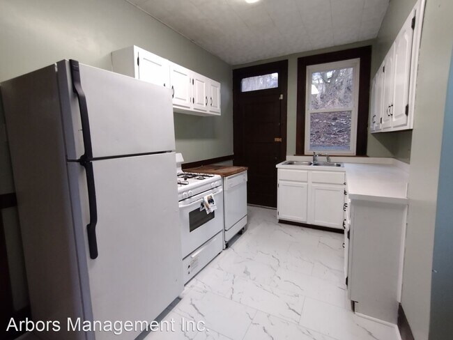 Building Photo - 3 br, 1 bath House - 344 Connor Street