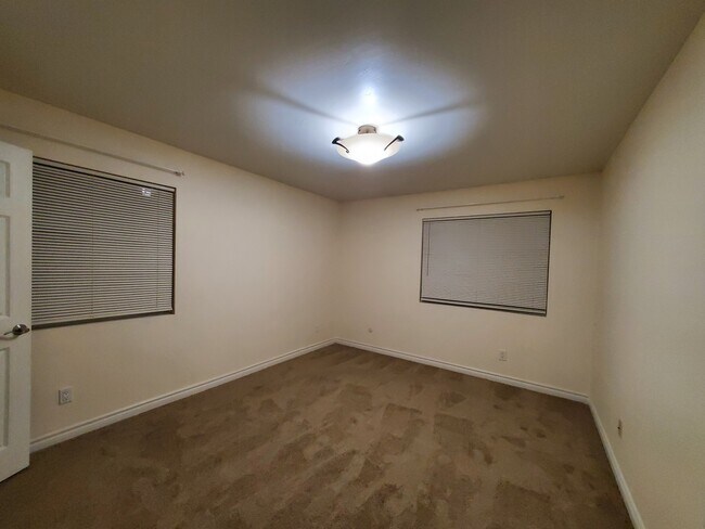 Building Photo - 13303 Rancho Penasquitos Blvd