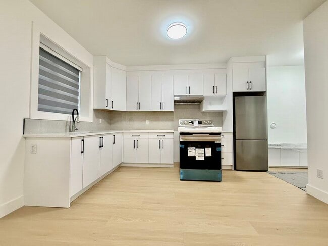 Building Photo - 7479-149A 149a St