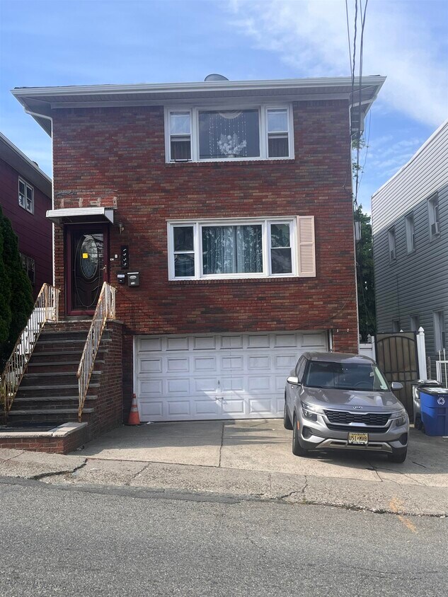 Primary Photo - 1325 46th St
