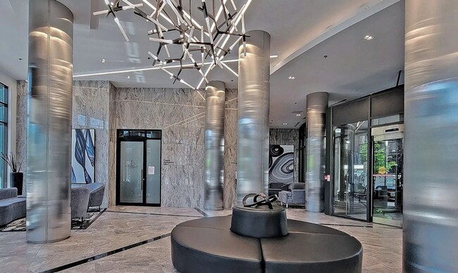 Building Photo - 16-916 Yonge St