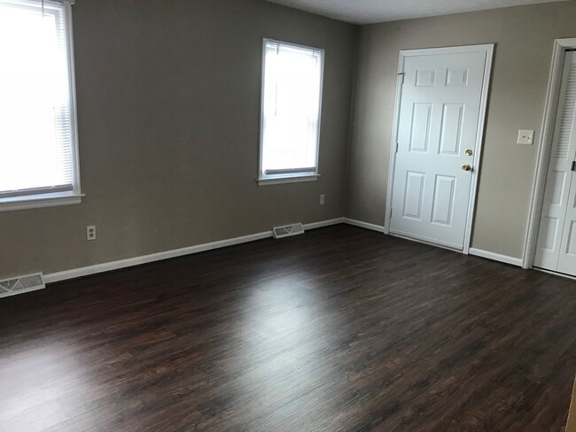 Building Photo - 1605-B Wards Ferry - 2br duplex on Wards F...