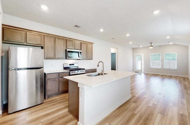 Building Photo - "Charming 3-Bedroom Home in Midtown Reserve, College Station TX!"