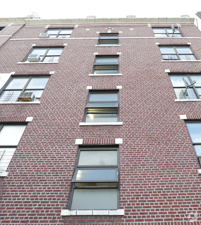 Building Photo - 2150 Crotona