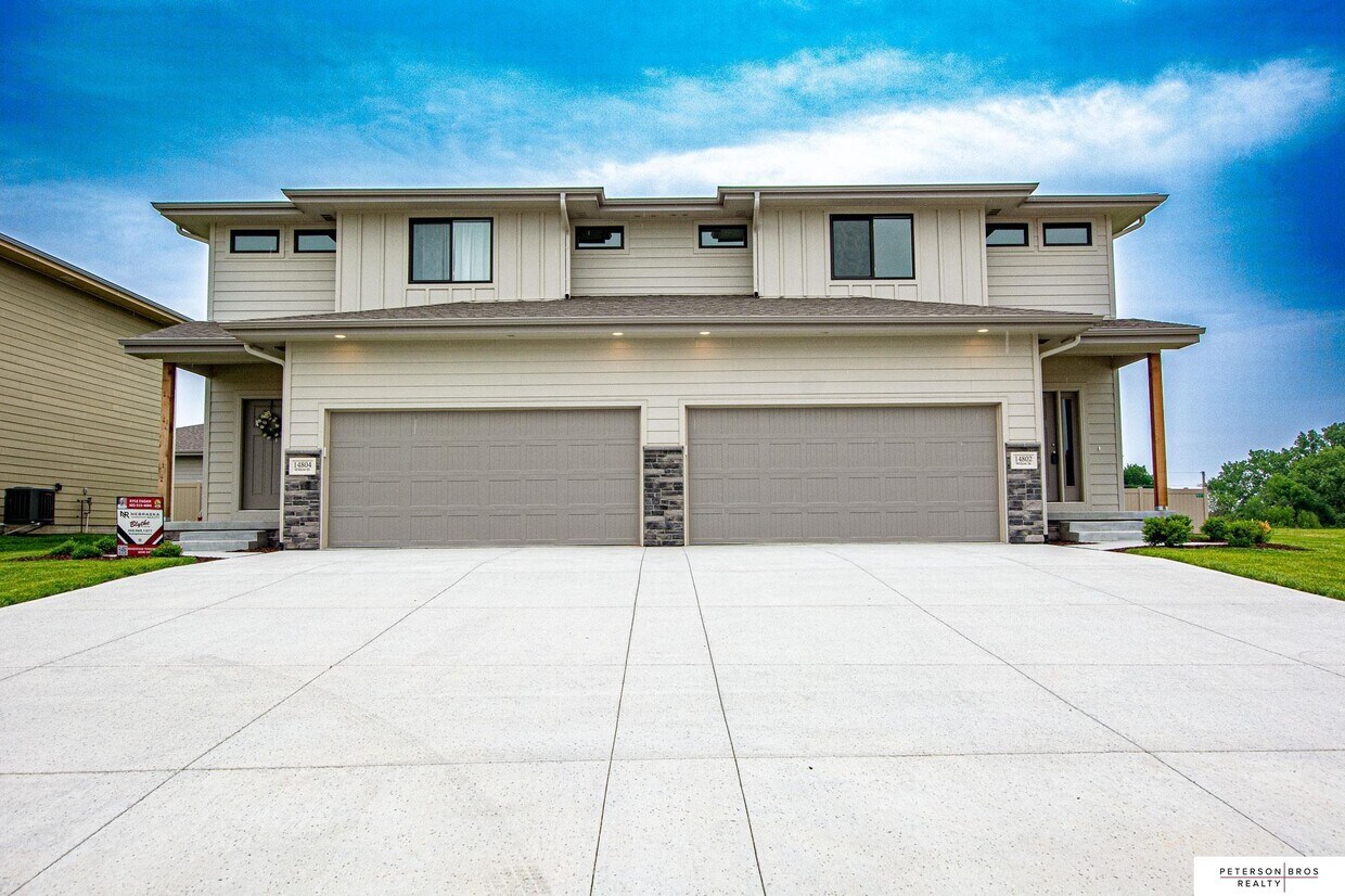 Foto principal - 14804 Willow St