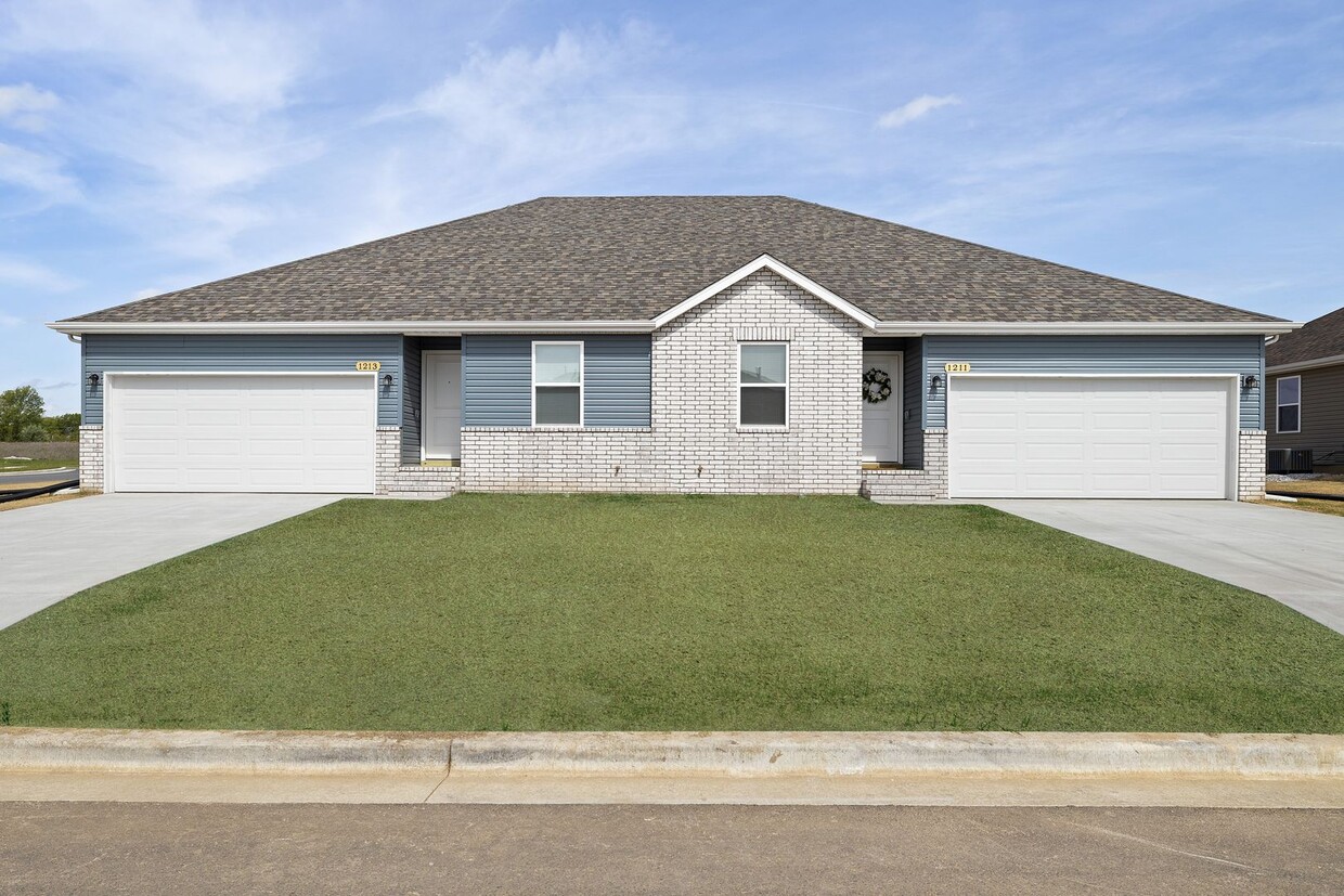 Primary Photo - Brand new duplexes in Republic!