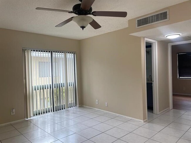 Foto del edificio - 2621 Riverside Dr