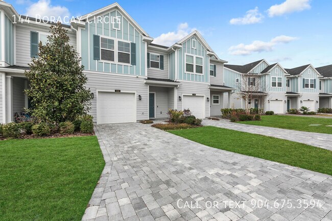 Foto del edificio - Enjoy Resort Style Living at Beachwalk.  A...