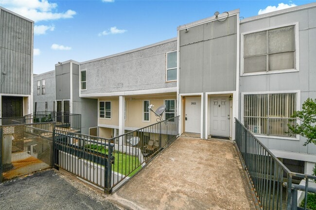 Building Photo - 781 Country Pl Dr